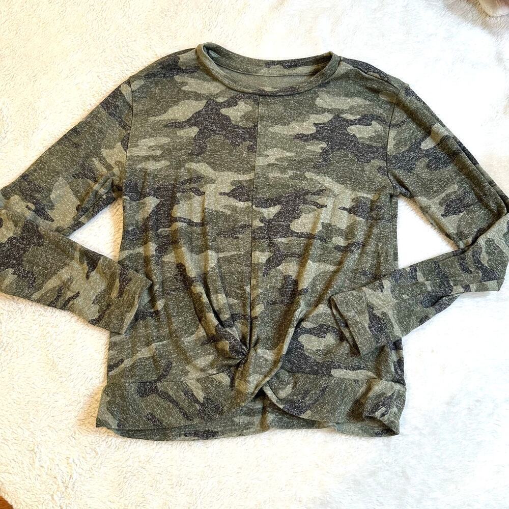 Gap Camo Twist Front Long Sleeve Top sz M (8)